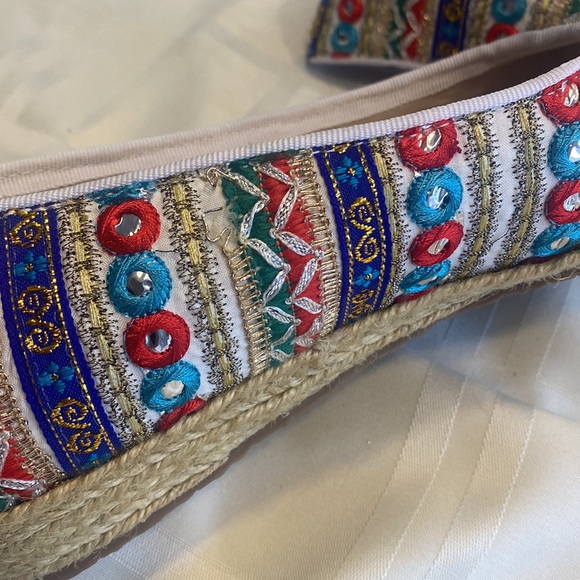 New WOT Beacon Phoenix Espadrilles Embroidered Paillettes size 11M with heel. - Picture 7 of 8